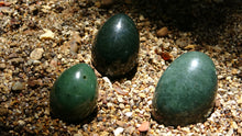 Load image into Gallery viewer, Femme Egg - Nephrite Jade
