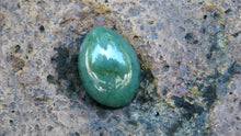 Load image into Gallery viewer, Femme Egg - Nephrite Jade
